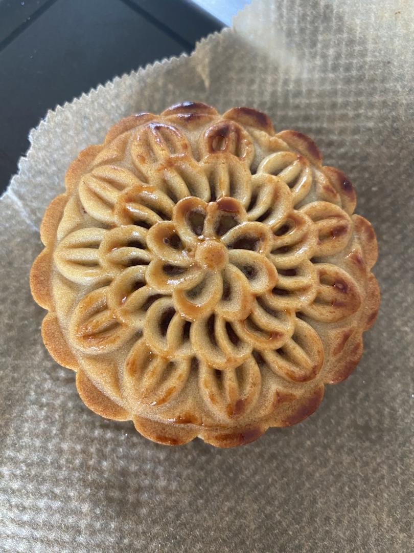 广式月饼－－蛋黄豆沙月饼