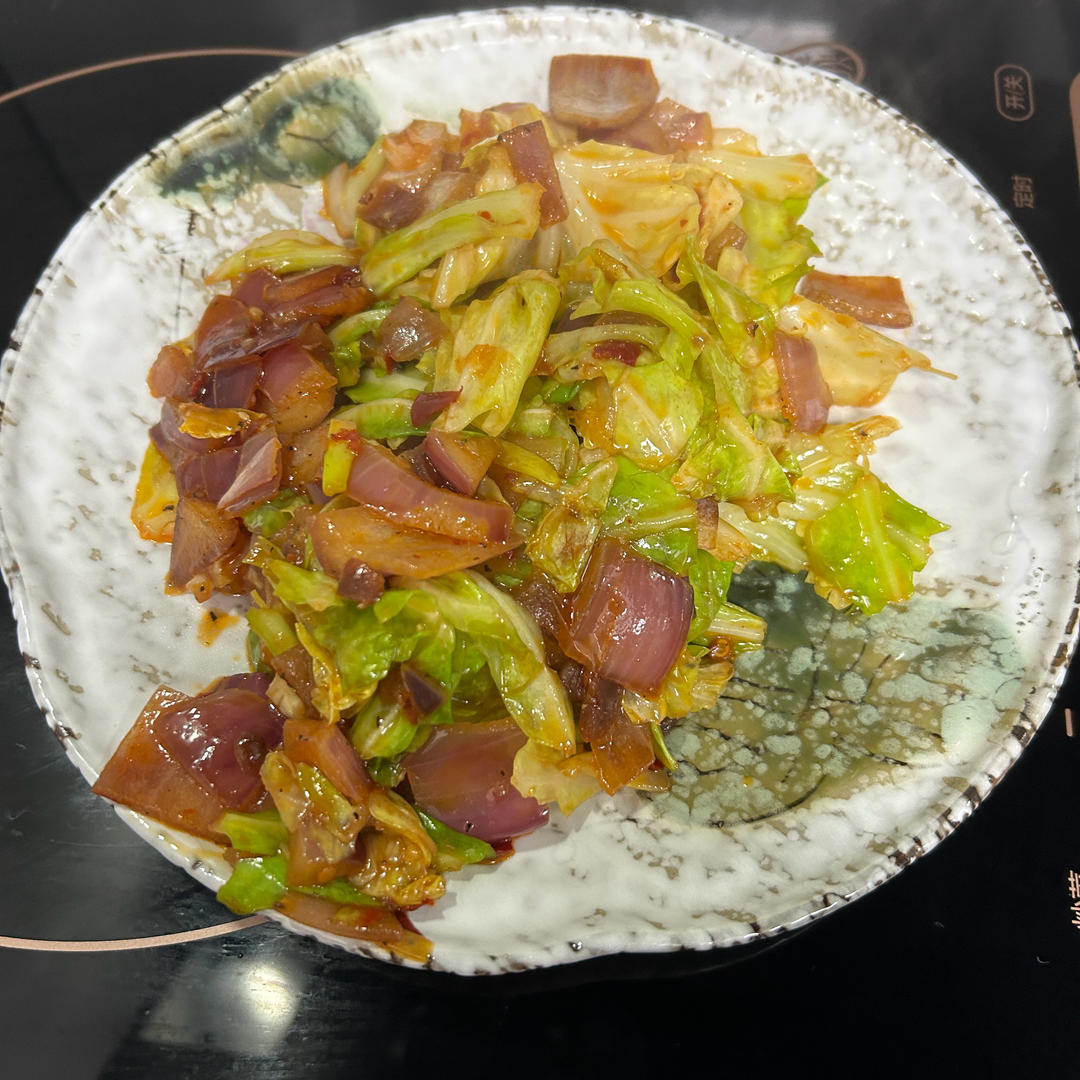 洋葱炒包菜