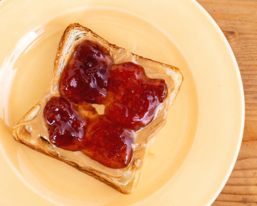 草莓花生酱吐司 PB&J的做法