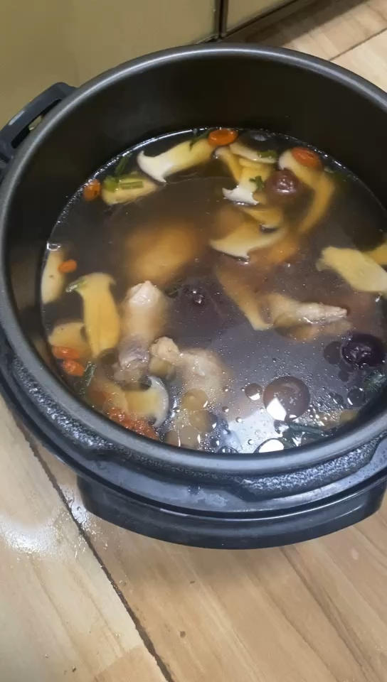 秋天里的美味【板栗烧鸡】含板栗不糊汤的小秘诀