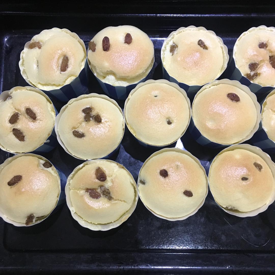 软绵绵的纸杯蛋糕
