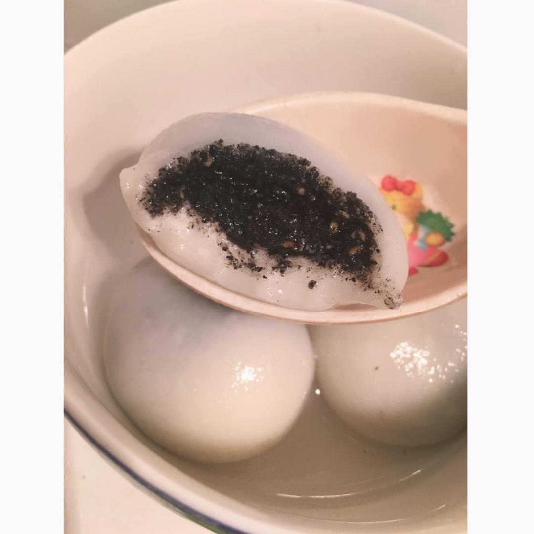 花生黑芝麻汤圆