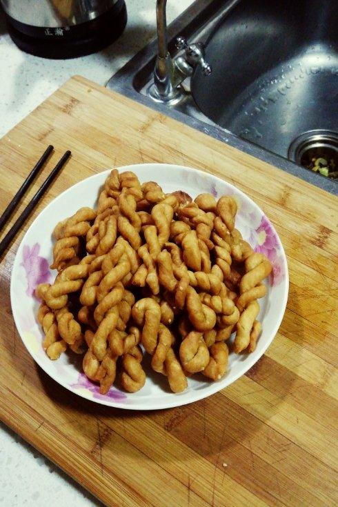 视频食谱～炸麻花