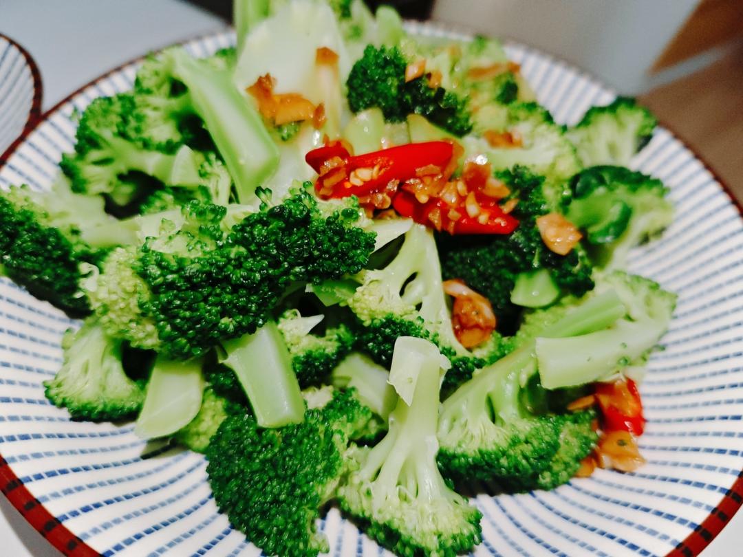 广东喝早茶必点的白灼菜心
