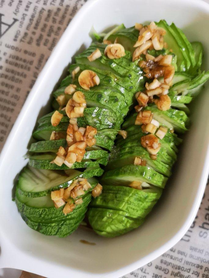 蓑衣黄瓜的切法 · 小视频 🥒