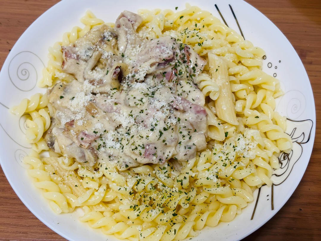 奶油蘑菇培根意大利面