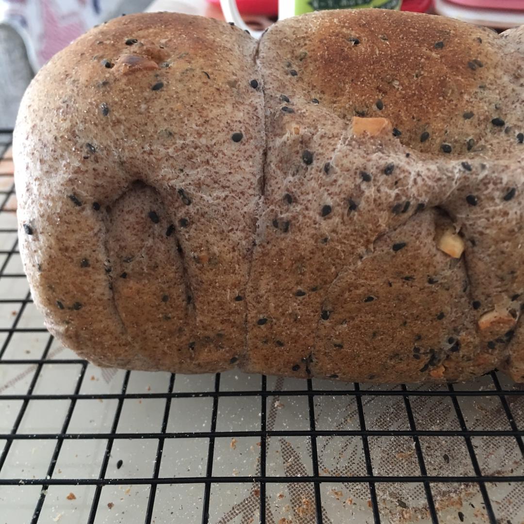 全麦黑芝麻核桃吐司