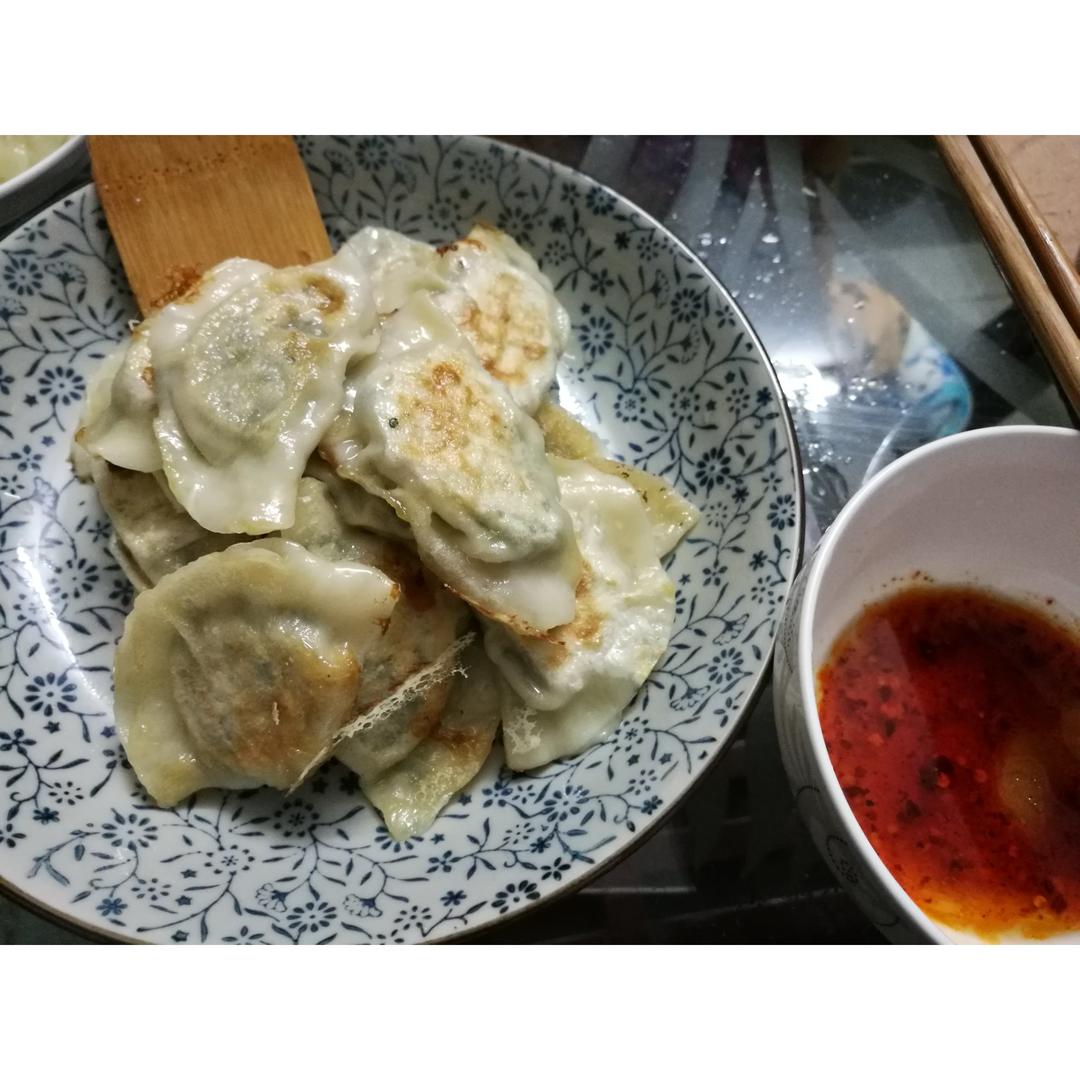 【三鲜水煎饺】