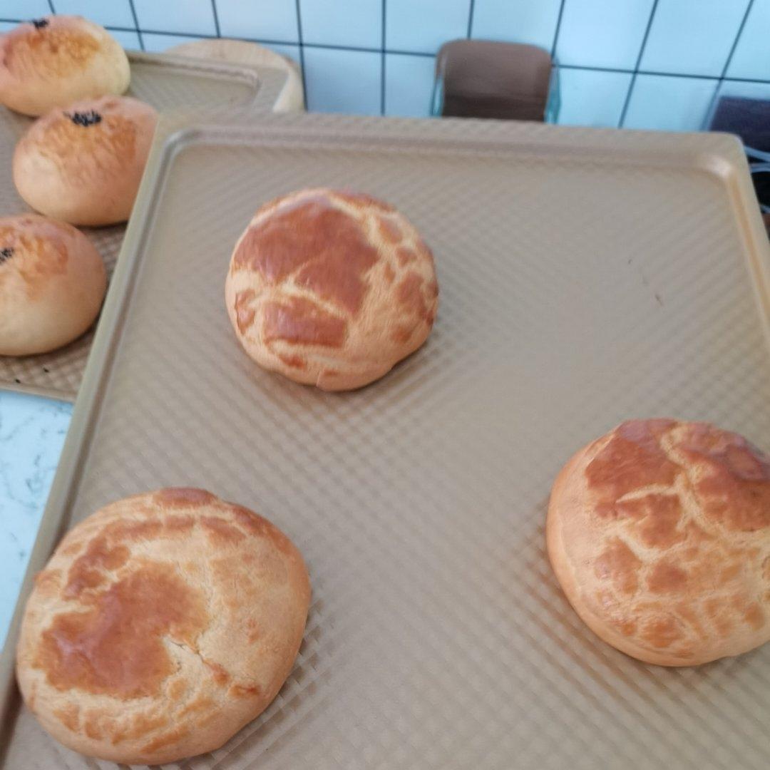 做100款面包の12：在家开茶餐厅!港式菠萝包 –不划格子自然裂开的香酥脆皮！菠萝油/酥皮包