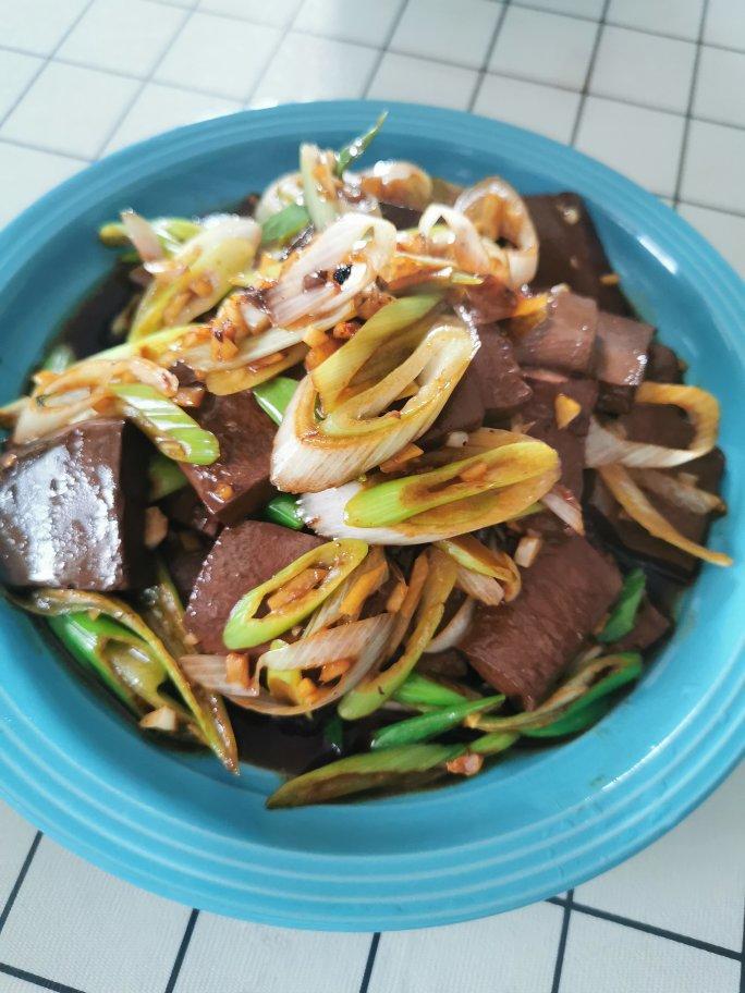 大葱冒鸭血（炒鸭血）