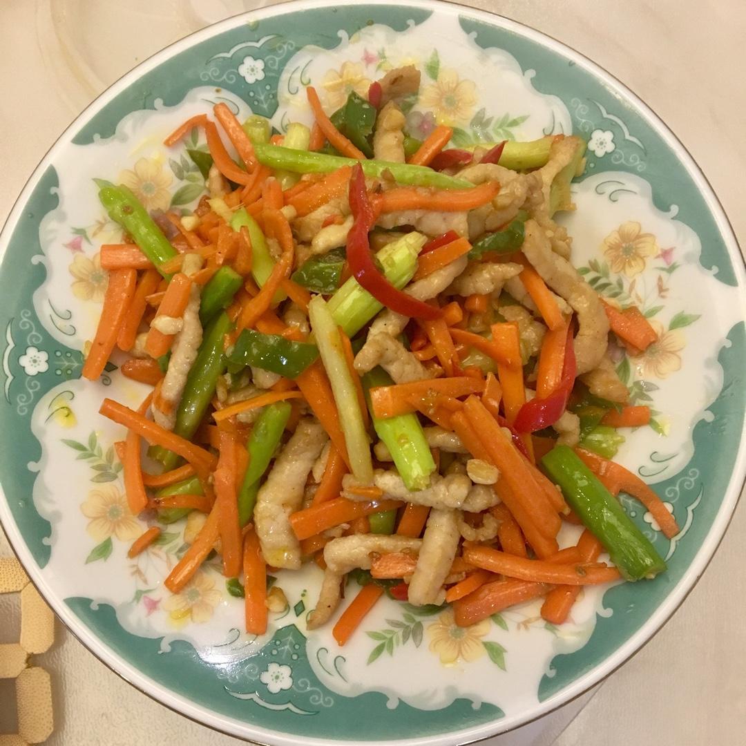 和爸爸妈妈一起吃饭