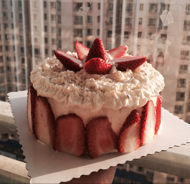 鲜奶油草莓蛋糕