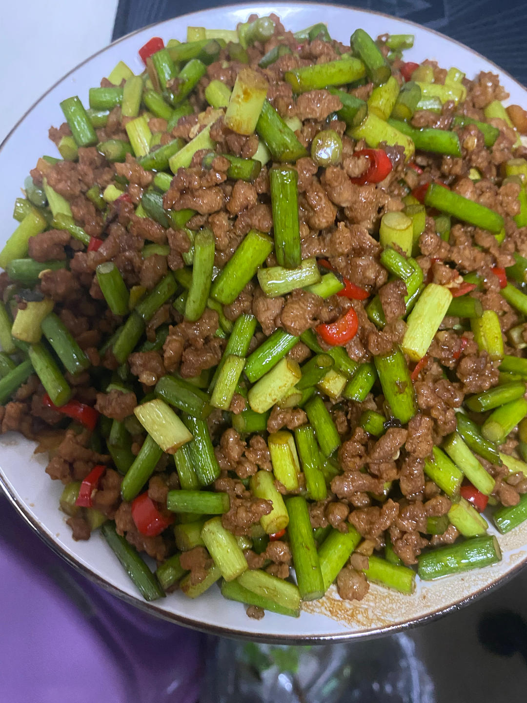 蒜苔炒肉末，三碗米饭都不够吃