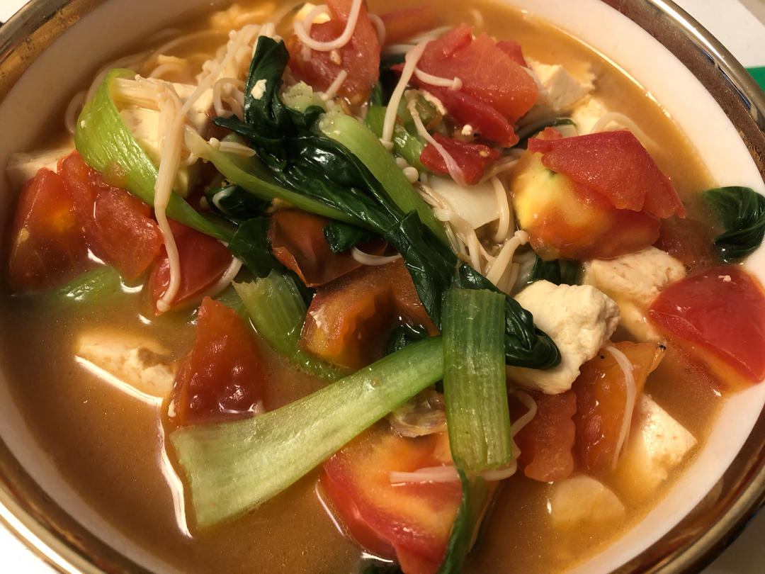 【瘦身又美味】西红柿金针菇豆腐汤