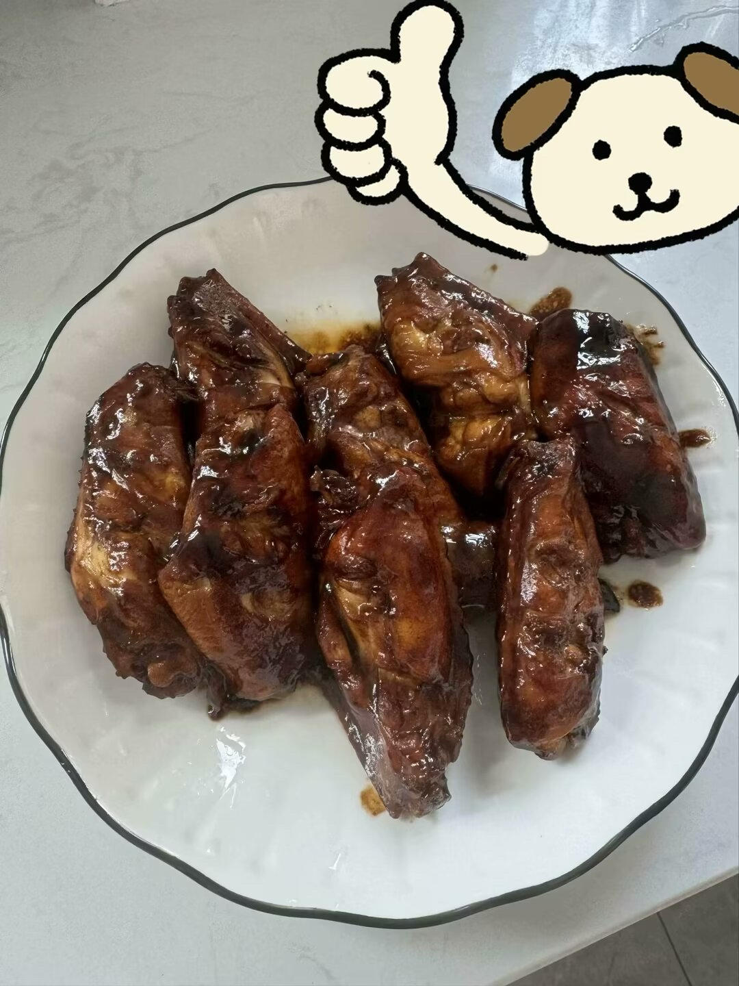 吸饱了酱汁的红烧鸡翅
