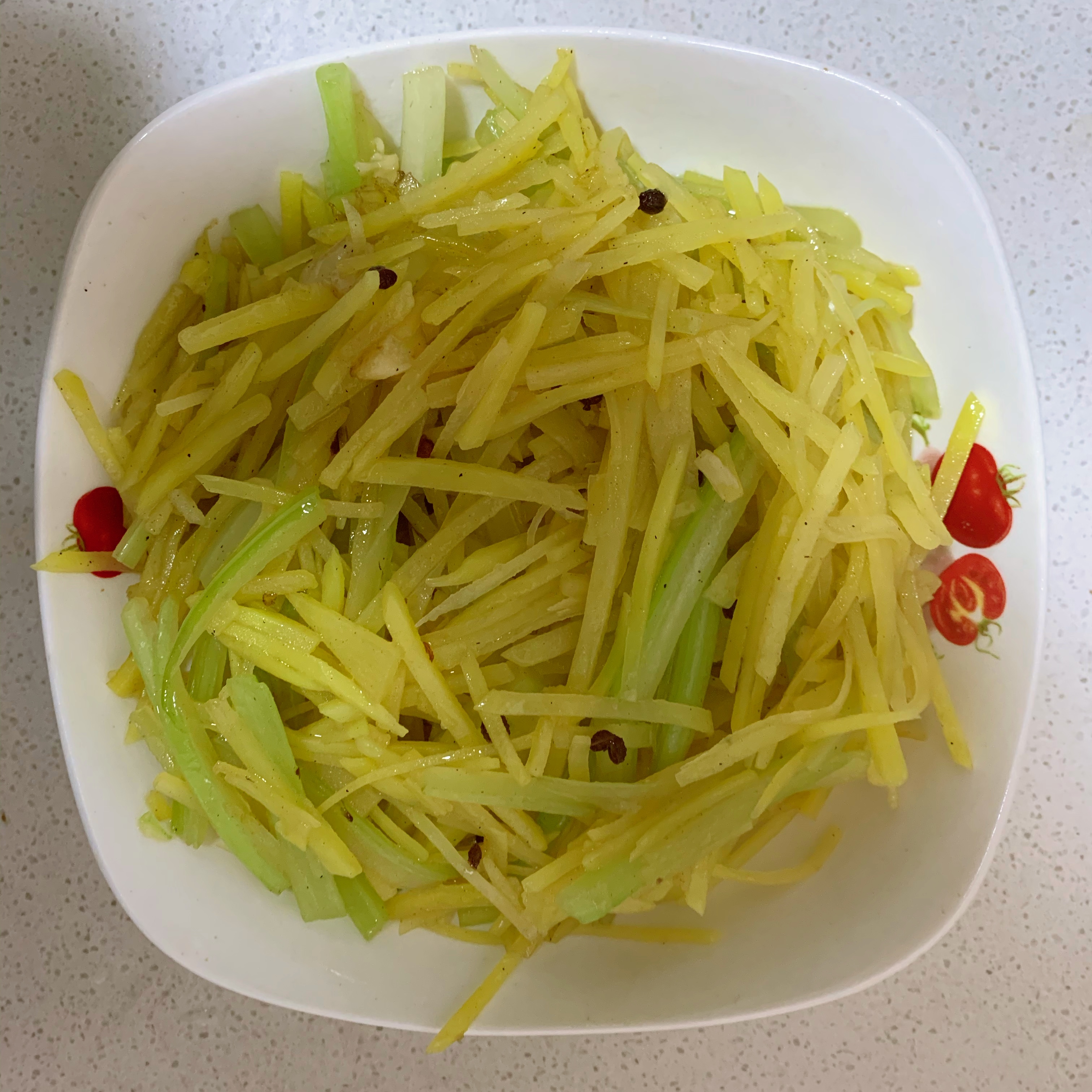 快手菜——芹菜炒土豆丝的做法