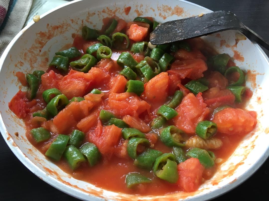 西红柿炒青椒