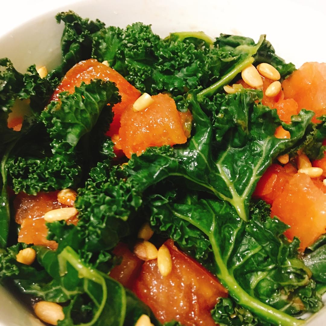 佛罗伦萨彼岸做的好吃的羽衣甘蓝沙拉 一小部分烤干了点凉拌,看来这