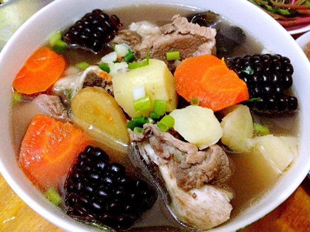 胡萝卜土豆骨头汤