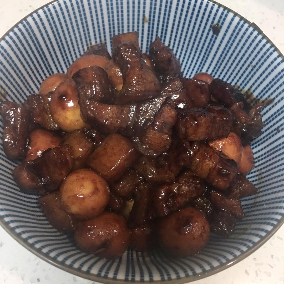 加了鹌鹑蛋后，这盘红烧肉，美味的逆天啦——鹌鹑蛋烧肉（孔瑶食谱）
