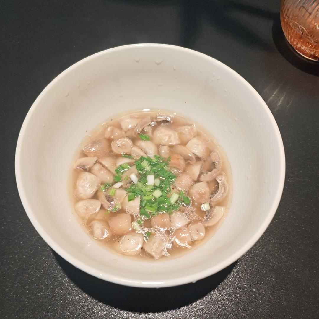 鲜掉眉毛口蘑汤