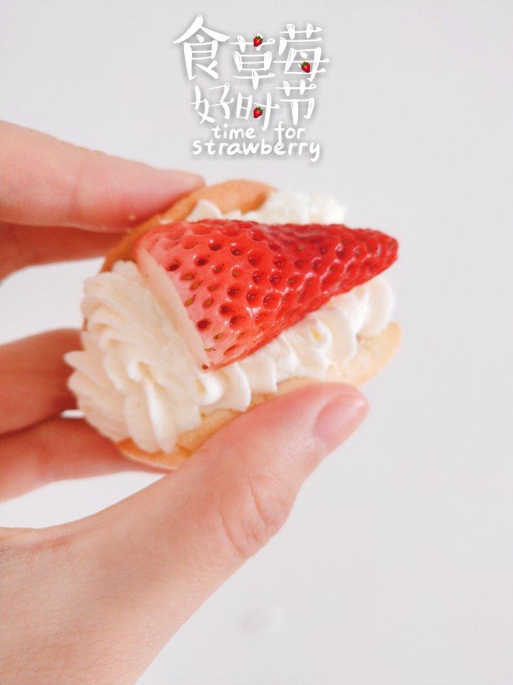 韩国最热门的甜品店Le Bread Lab的草莓蛋糕卷