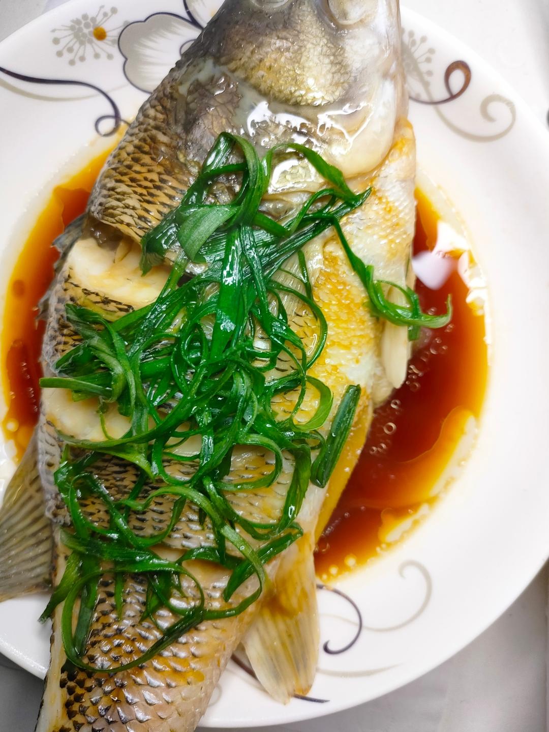 10分钟做 清蒸鲈鱼 （附切鱼图解）