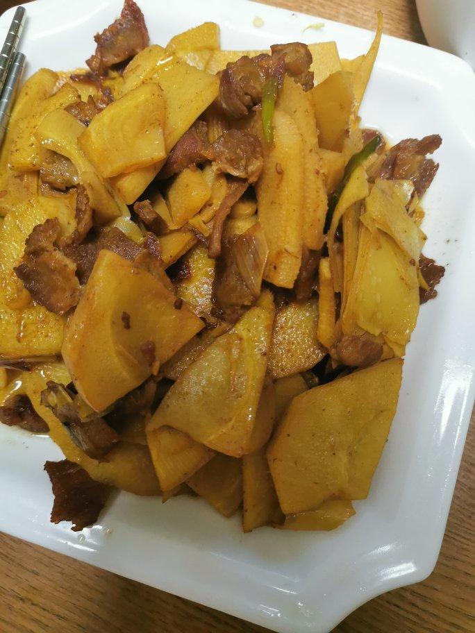 肉香笋鲜的春笋炒五花肉