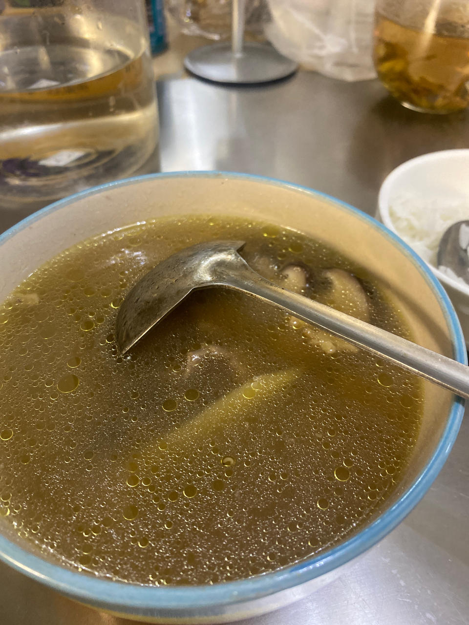 奶奶教的鲜香肥美香菇炖鸡汤