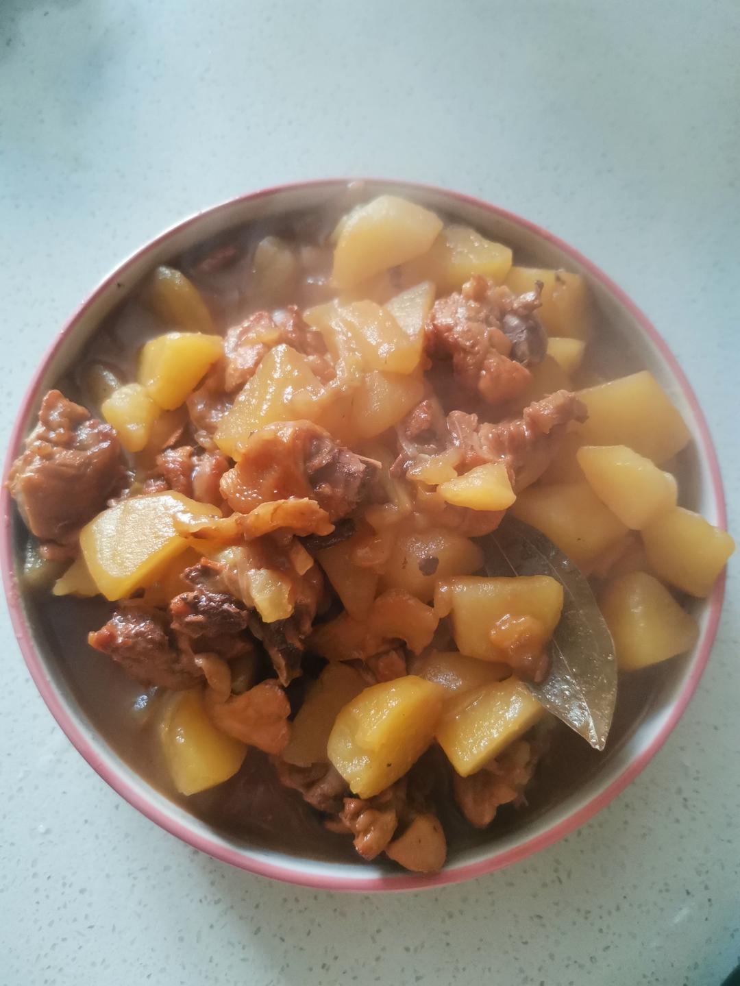 鸡腿炖土豆 上桌秒空盘 汤都喝干了！