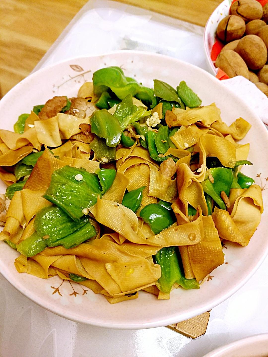 77梦琪琪做的尖椒炒干豆腐