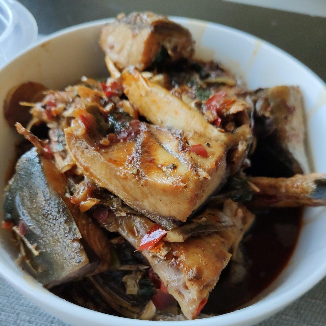 适合孩子吃的下饭菜：酱汁焖鱼