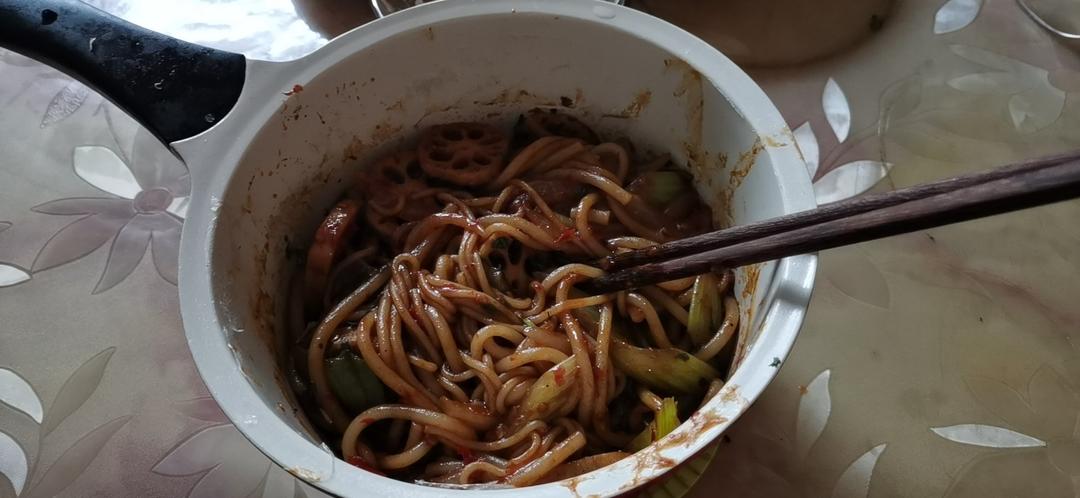 这份新疆炒米粉，香辣浓郁很正宗 ~