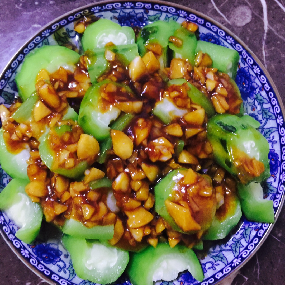 只需要五分钟就可以的美味蒜蓉蒸丝瓜