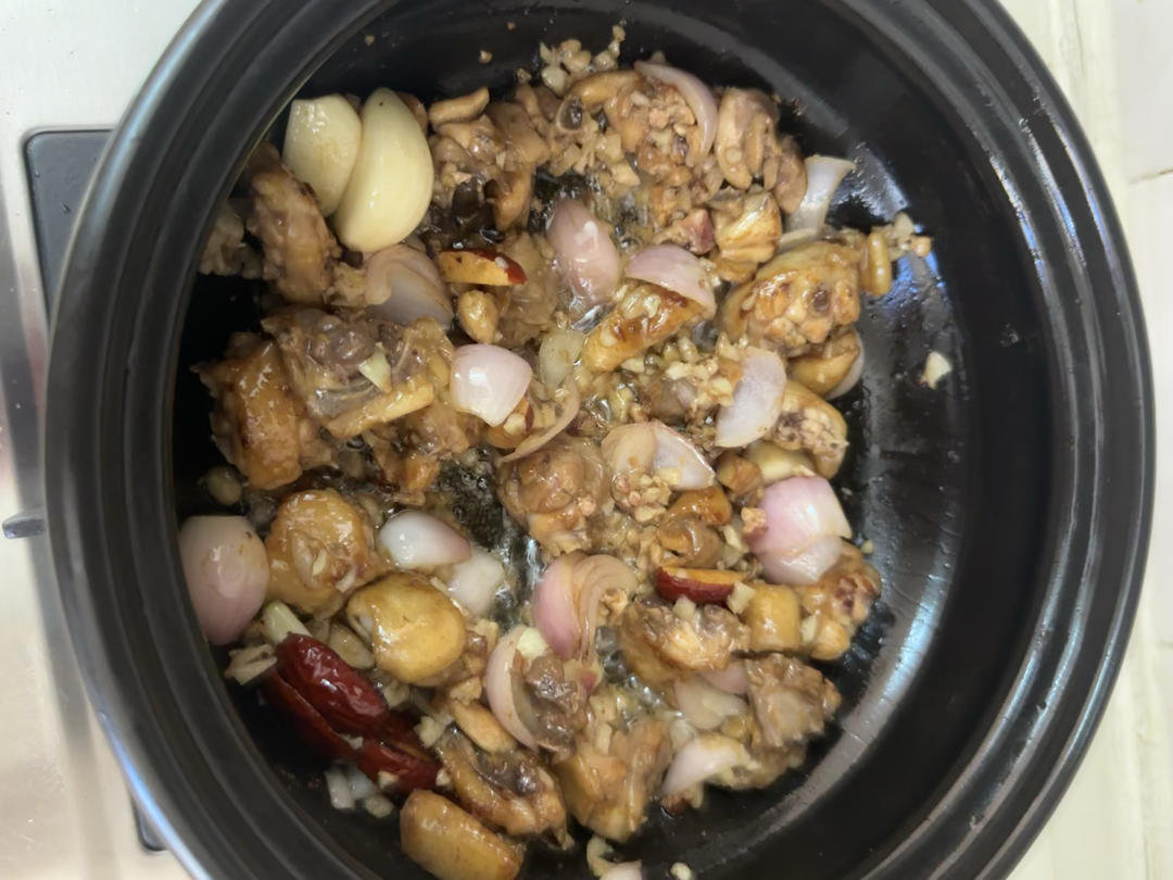 香味十足的沙姜鸡煲