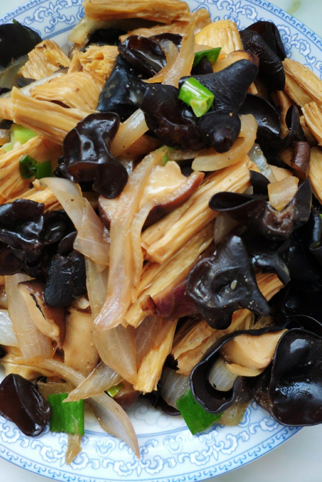 洋葱木耳炒腐竹