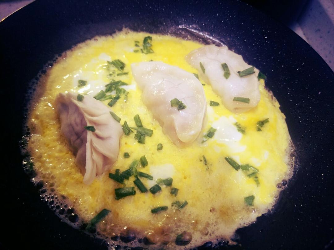 鸡蛋生煎饺子