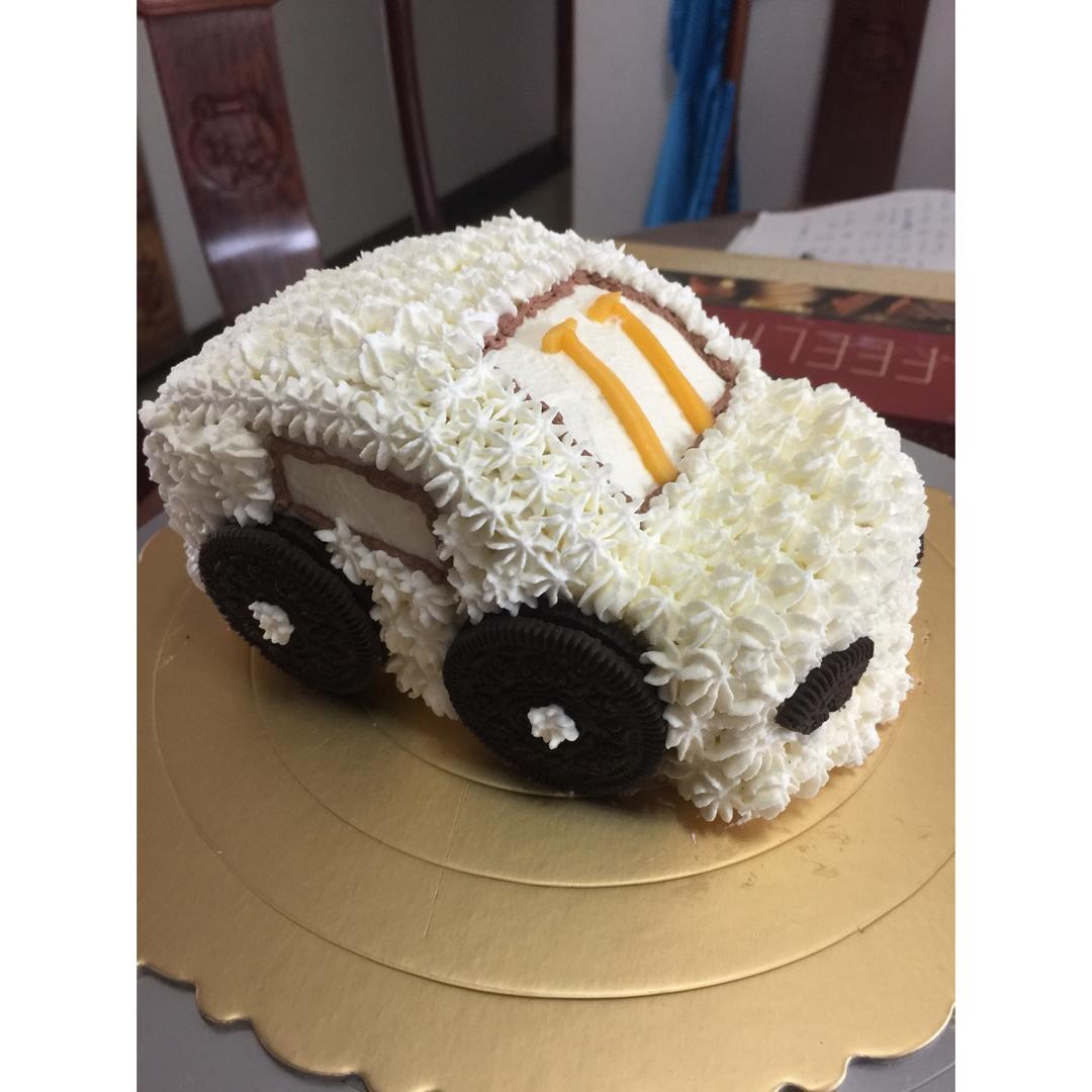 小巧玲珑的汽车蛋糕