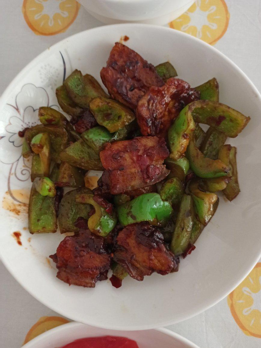 成都人家里的青椒回锅肉