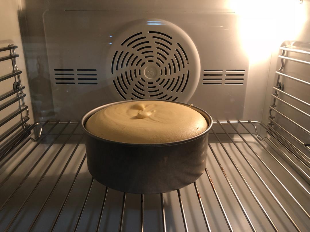 草莓奶油蛋糕/基础戚风胚，徒手脱模剖片及抹面挤花/「戚风及其衍生」烘焙视频蛋糕篇1