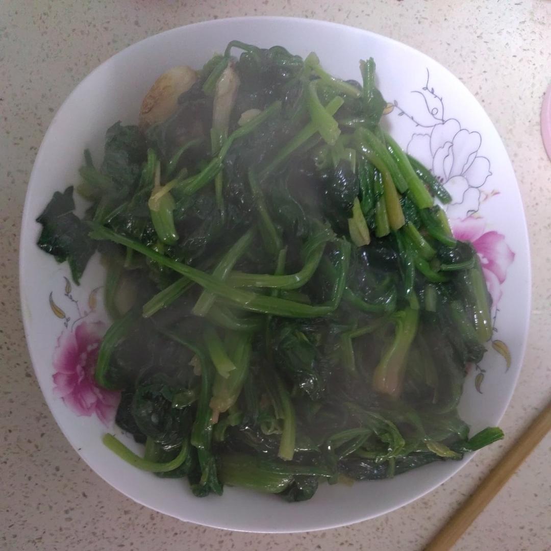 不涩口又嫩的清炒菠菜
