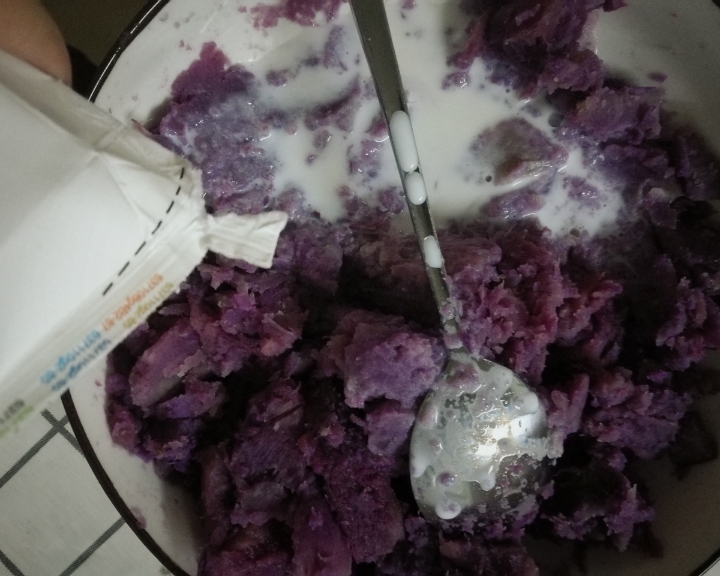 100%全麦无糖无油奶香紫薯包的做法 步骤2