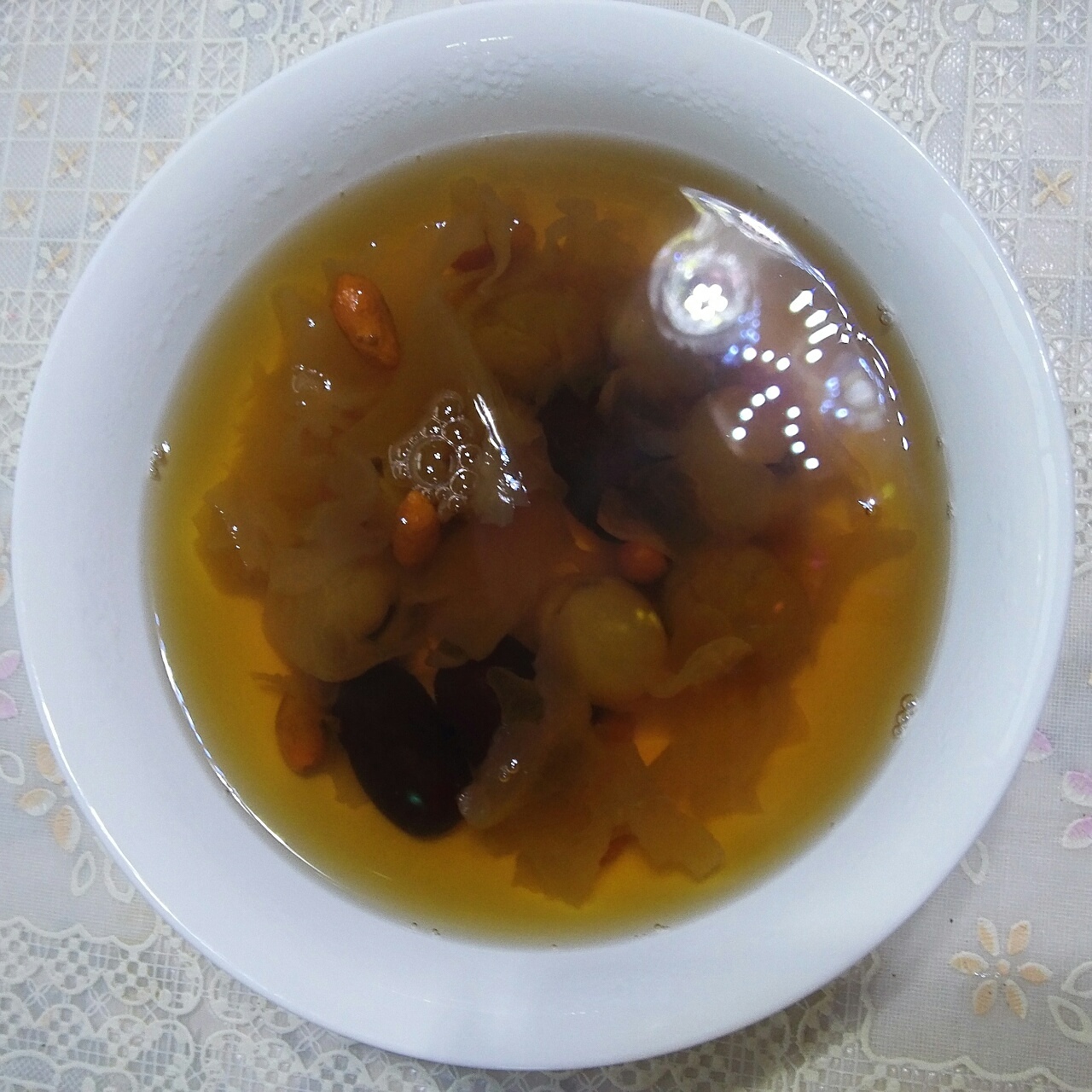 银耳桂圆大枣枸杞粥的做法