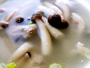 排骨菌菇汤的做法 步骤8