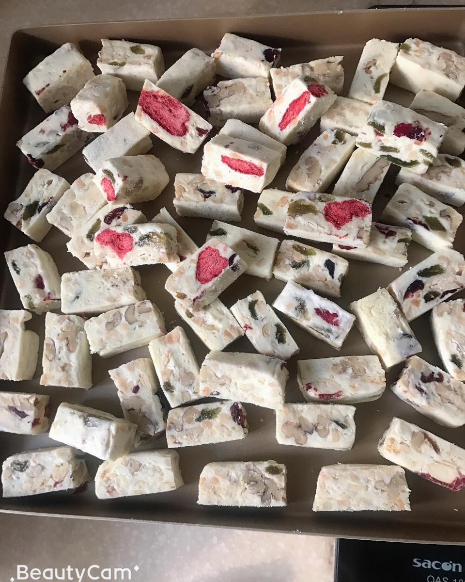 简易牛轧糖，只用蔓越莓干，配方屡试不爽，切块整齐