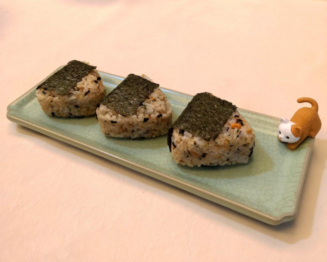 营养满满的三角饭团