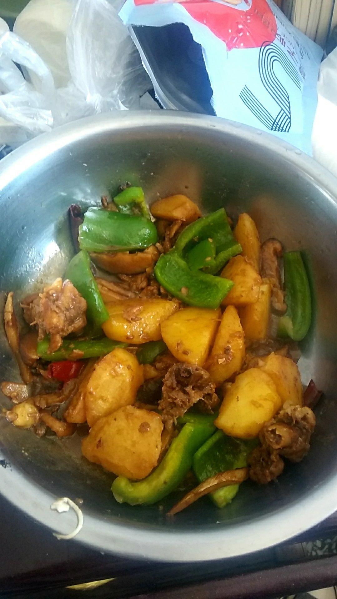 土豆鸡块（黄焖鸡）