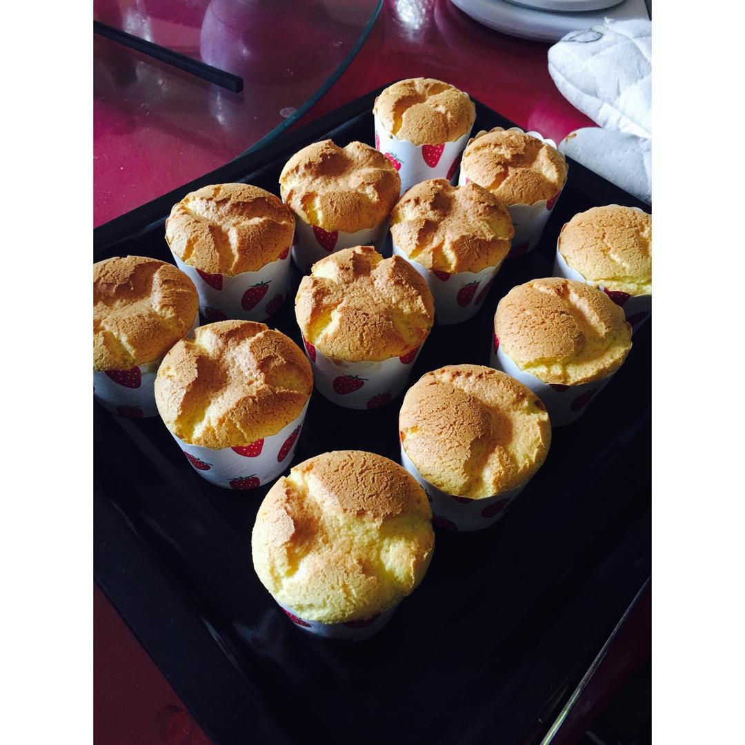 软绵绵戚风纸杯蛋糕