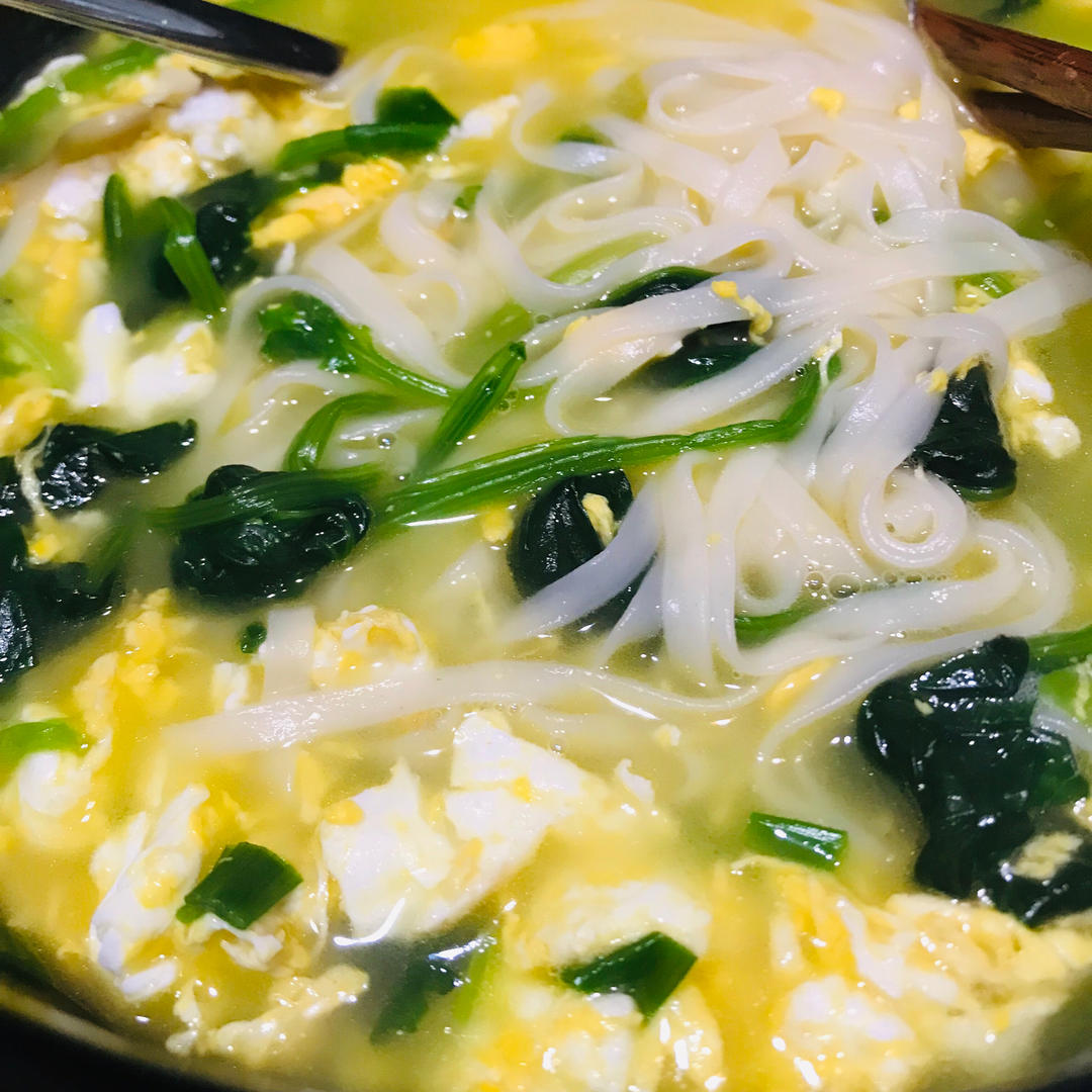 菠菜鸡蛋面
