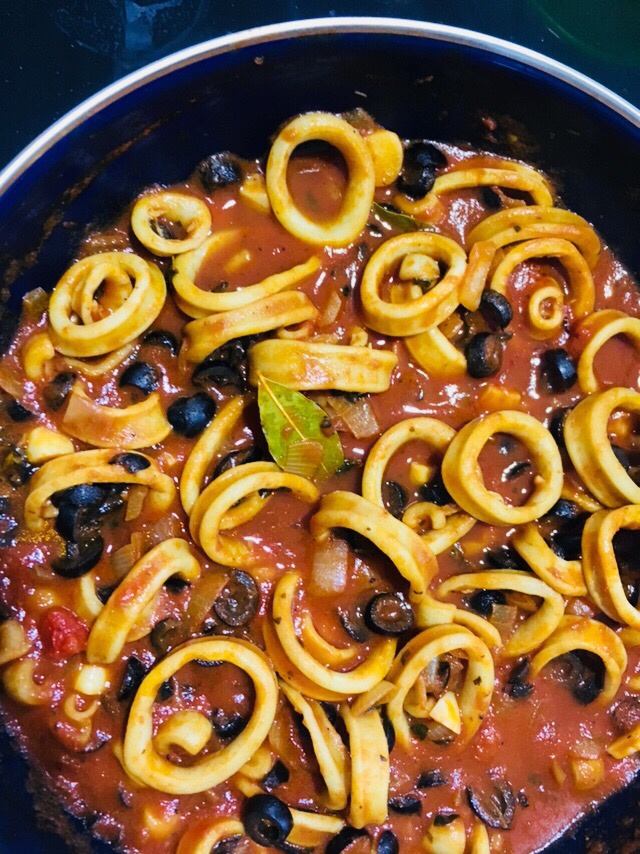 意大利番茄黑橄榄鱿鱼锅的做法